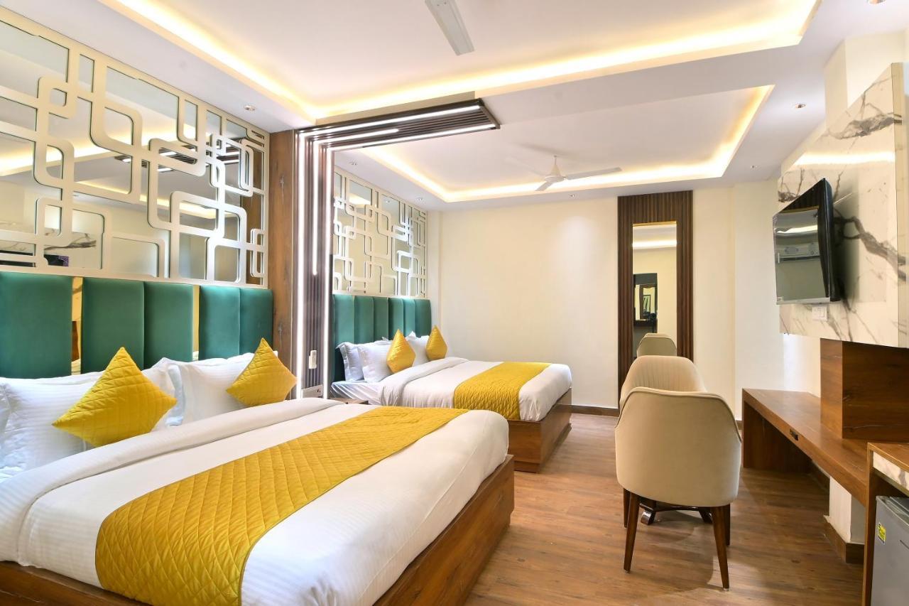 The Saina International Delhi - By La Exito Hotels Нью-Дели Экстерьер фото
